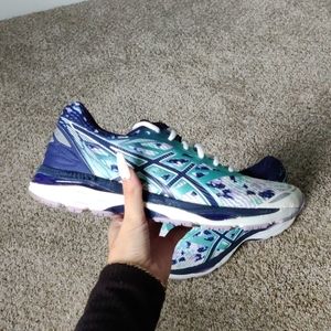 Women's Asics Cumulus 18